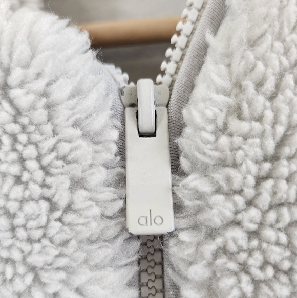 ALO Yoga Foxy Sherpa Jacket - Picture 11 of 11